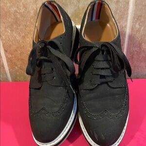 Tommy Hilfiger Black Wingtip Oxfords with Modern Sole - Gently Used
